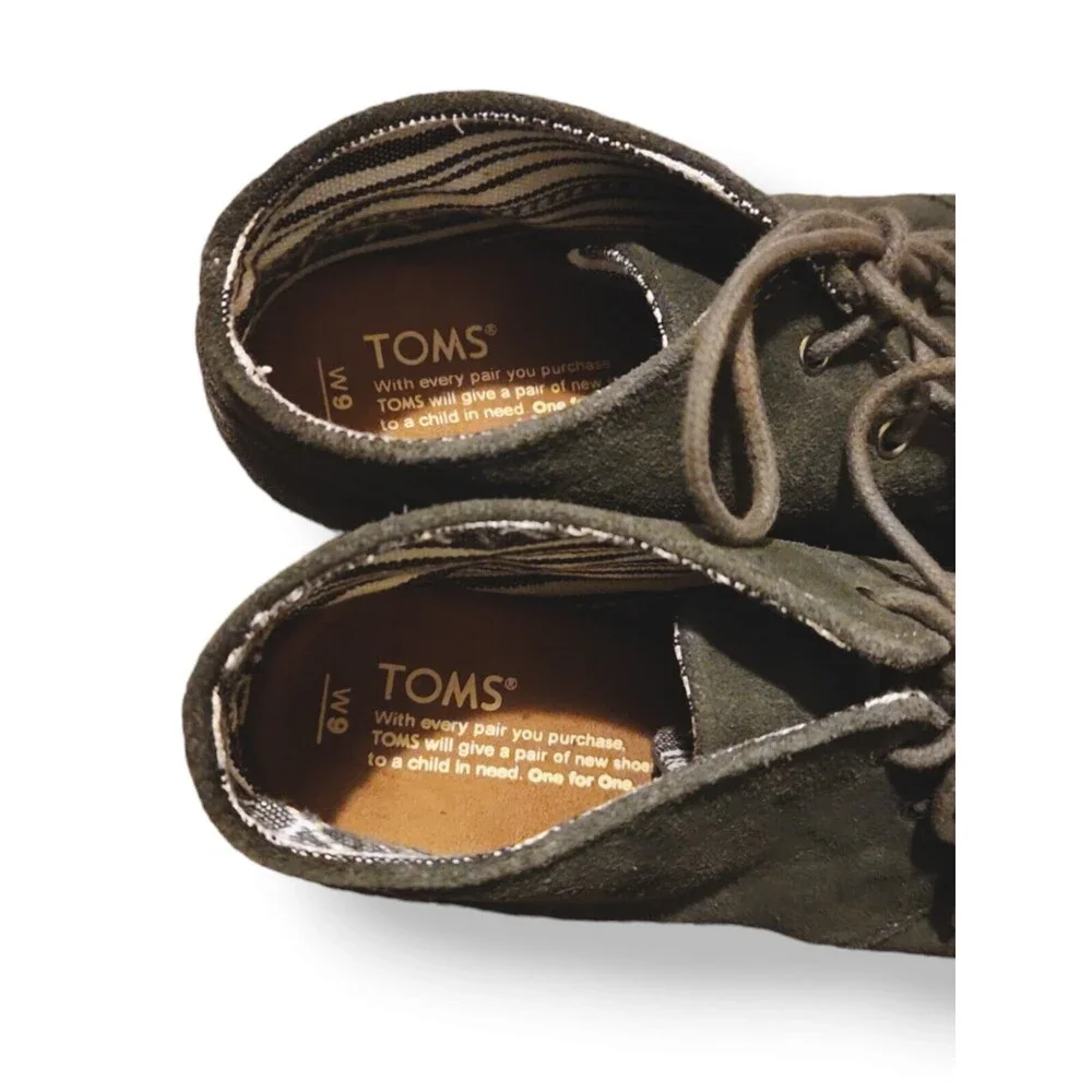 TOMS Gray Suede Desert Wedge Lace Up Ankle Bootie Shoe size 9W
